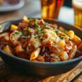 blackwater-irish-pub-winterberg-loaded fries with meat and cheddar on top-Ponnes Frites mit Schinken und Käse